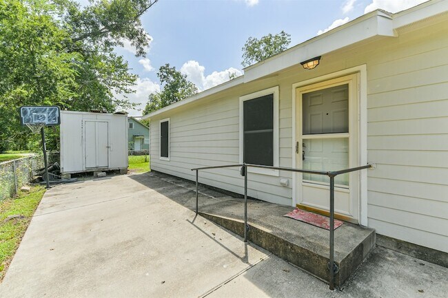 Building Photo - 617 Avenue I