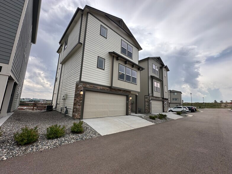 Building Photo - 7435 Gorgeted Quail Grv