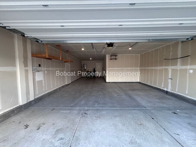 Building Photo - Large Home in Dayton with Mother In Law Quarters