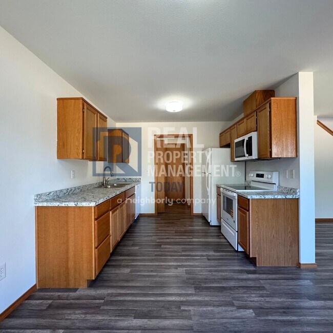 Building Photo - Akshanx LLC - 425/427 (Cascade Group - Sil...