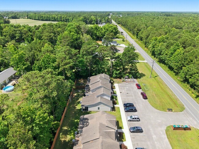Building Photo - 1404 Old Folkstone Rd