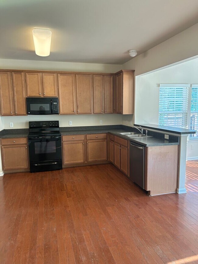 Building Photo - Greenville, 3BD/2.5BA with Loft, 1992SF