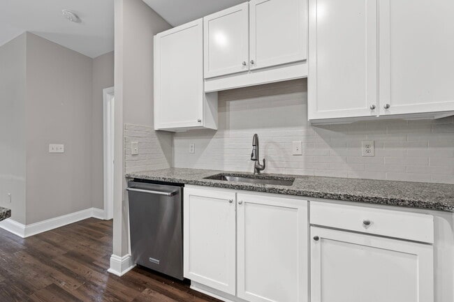 Building Photo - 840 United Ave SE