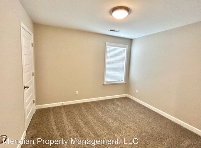 Building Photo - 4 br, 2.5 bath House - 8745 Kennesaw Dr E