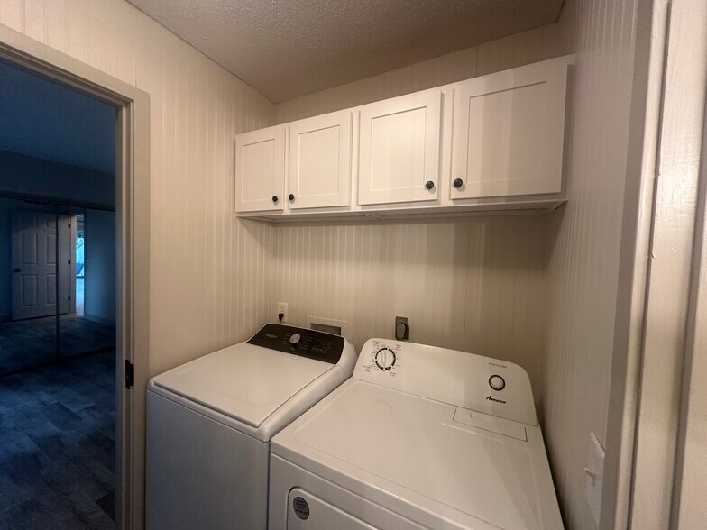 Building Photo - 61 Breezy Knoll Ln