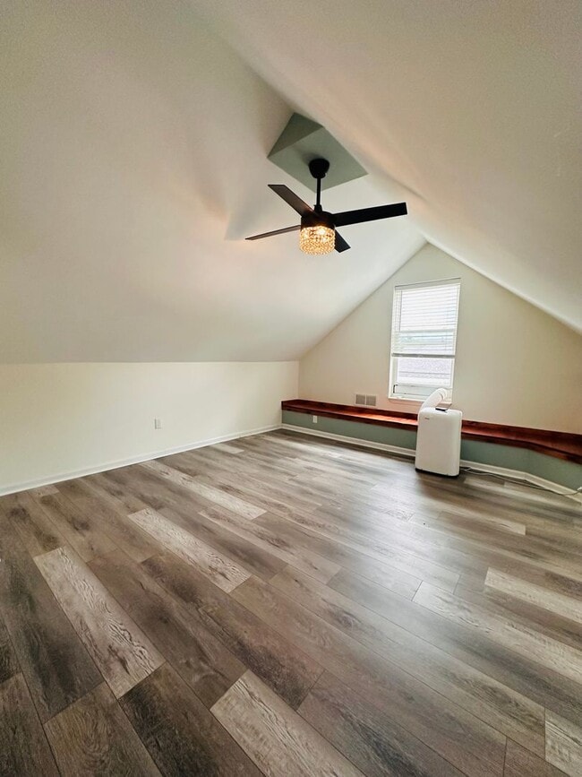 Building Photo - Historic Charm Meets Modern Comfort in Shelby Park