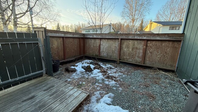 Building Photo - 2 Bedroom Updated Ranch Condo w/Vaulted Ce...