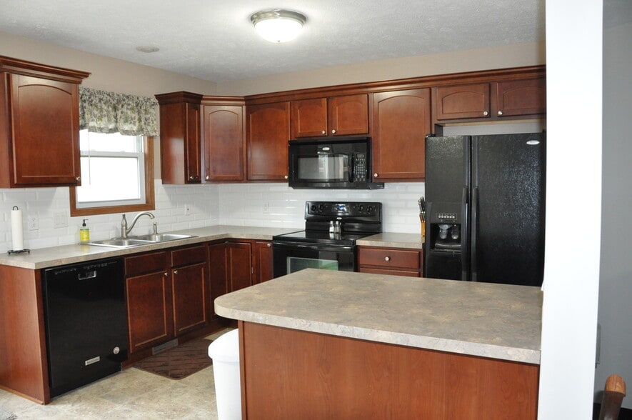 Kitchen - 2041 Colorado Dr