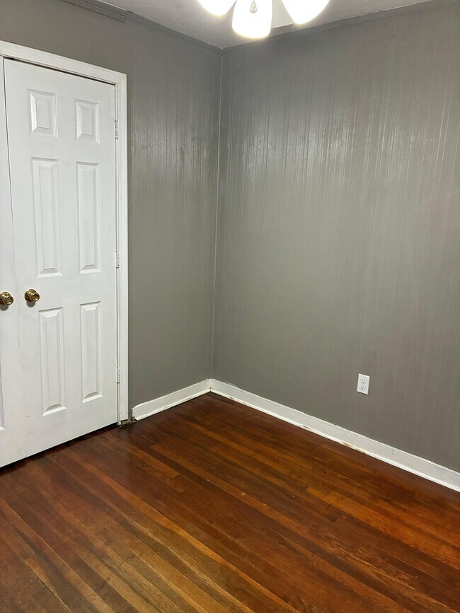 Building Photo - 1641 Woodburn St