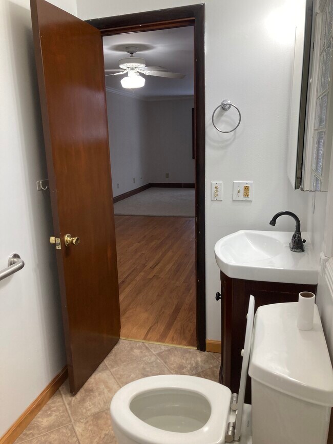 Building Photo - 2401 Bristol Rd