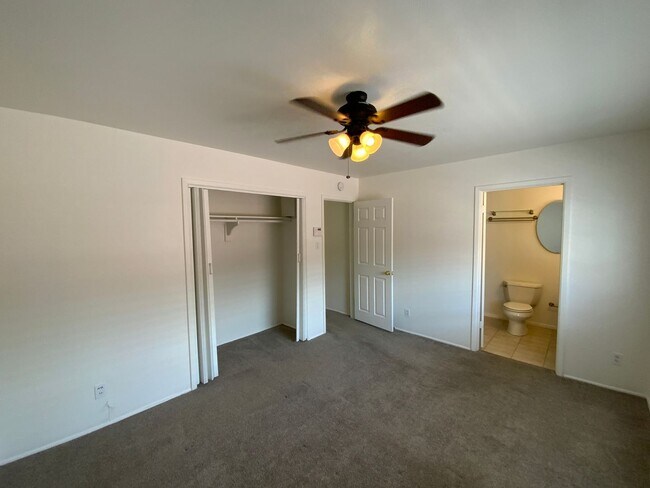 Building Photo - 3 Bedroom Single Story Available Near Coma...