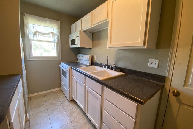 Building Photo - 4511 Scotty Dr