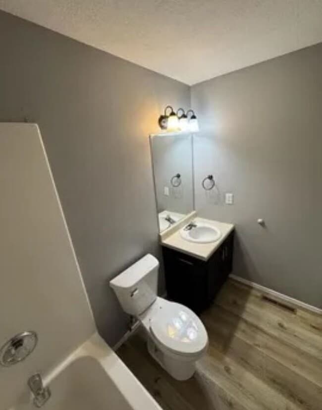 Building Photo - 5 bed/3 bath house