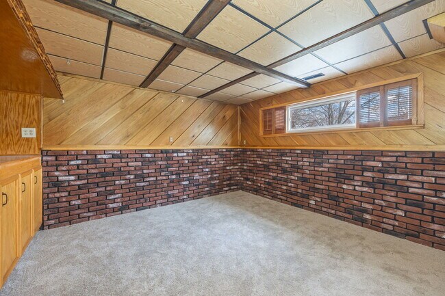 Building Photo - 5S710 Steeple Run Dr