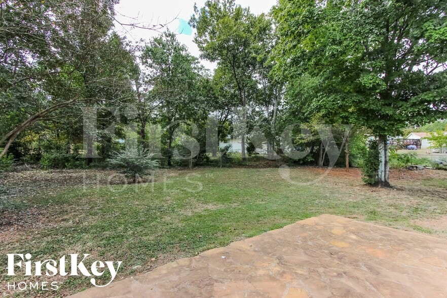 Building Photo - 2847 Haddon Dr