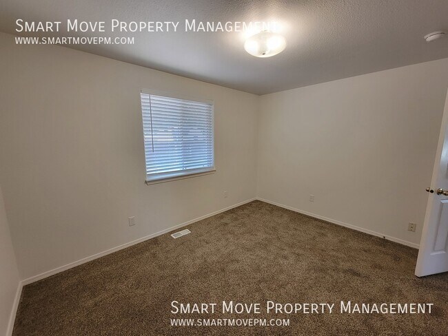 Building Photo - 2557 N Laughridge Ave