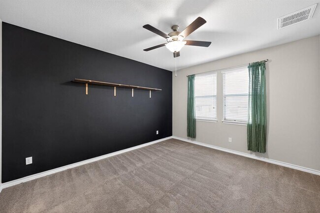 Building Photo - 161 Flexus Ln