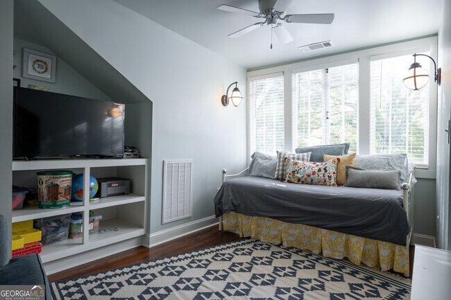 Building Photo - 290 Milledge Cir