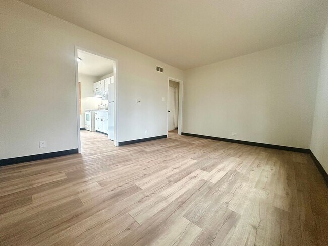 Building Photo - 3313-3315 Pompon Street