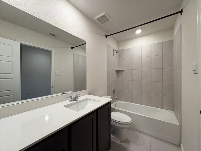 Building Photo - 610 Union Dr
