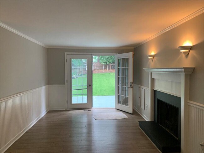 Building Photo - 9695 N Pond Cir