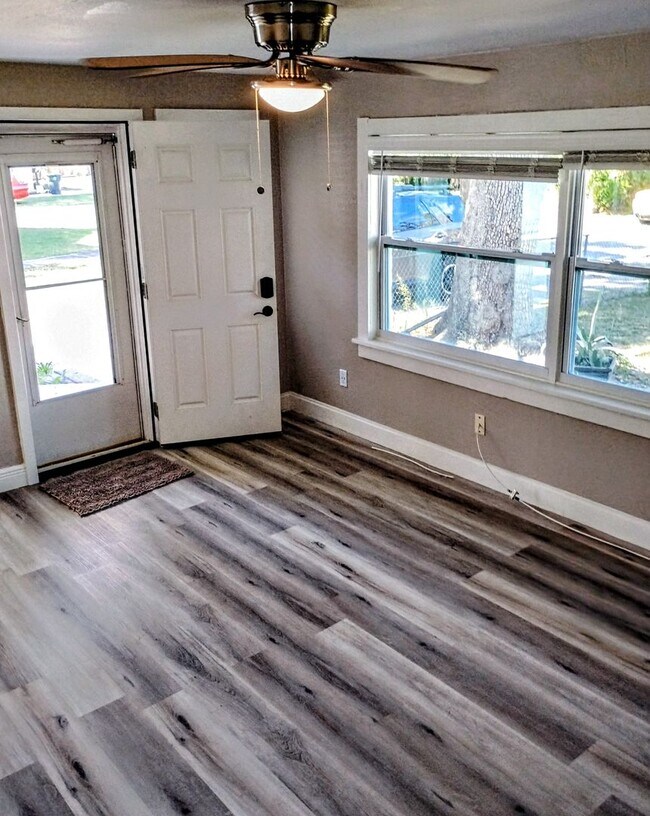 Building Photo - Daytona Beach Bungalow, with Guest House