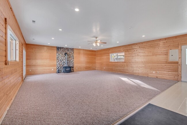 Building Photo - 450 N 500 E