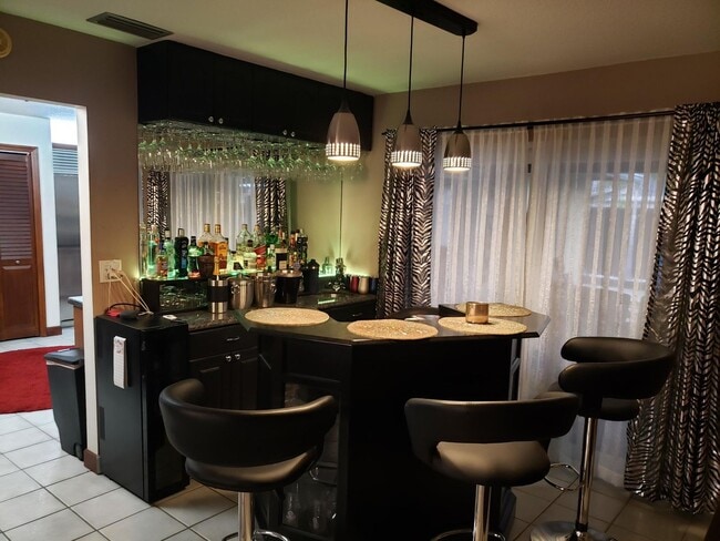 Building Photo - 1402 SW 25th Ave