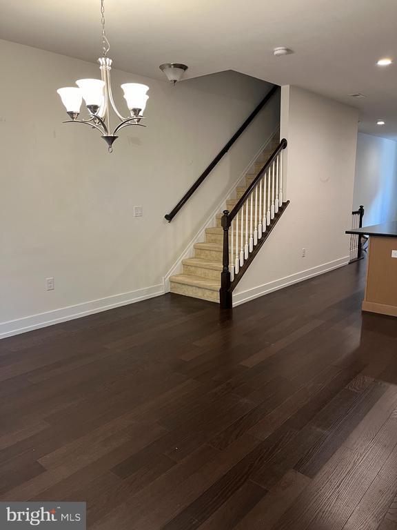 Building Photo - 805 Lakeview Ct