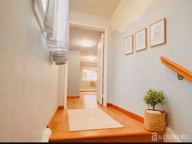 Building Photo - 20 Lake Ave