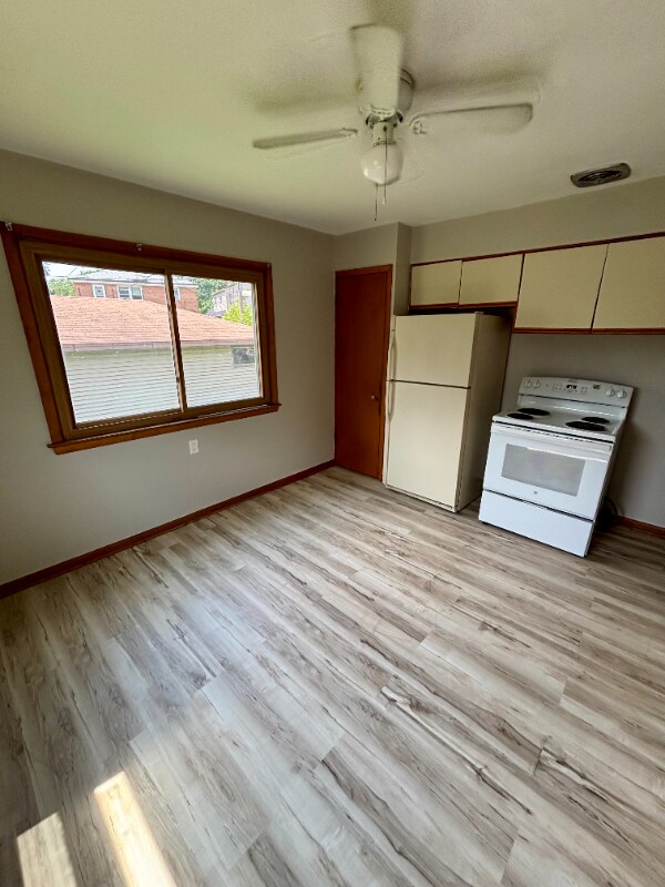 Building Photo - 3389 S Whitnall Ave