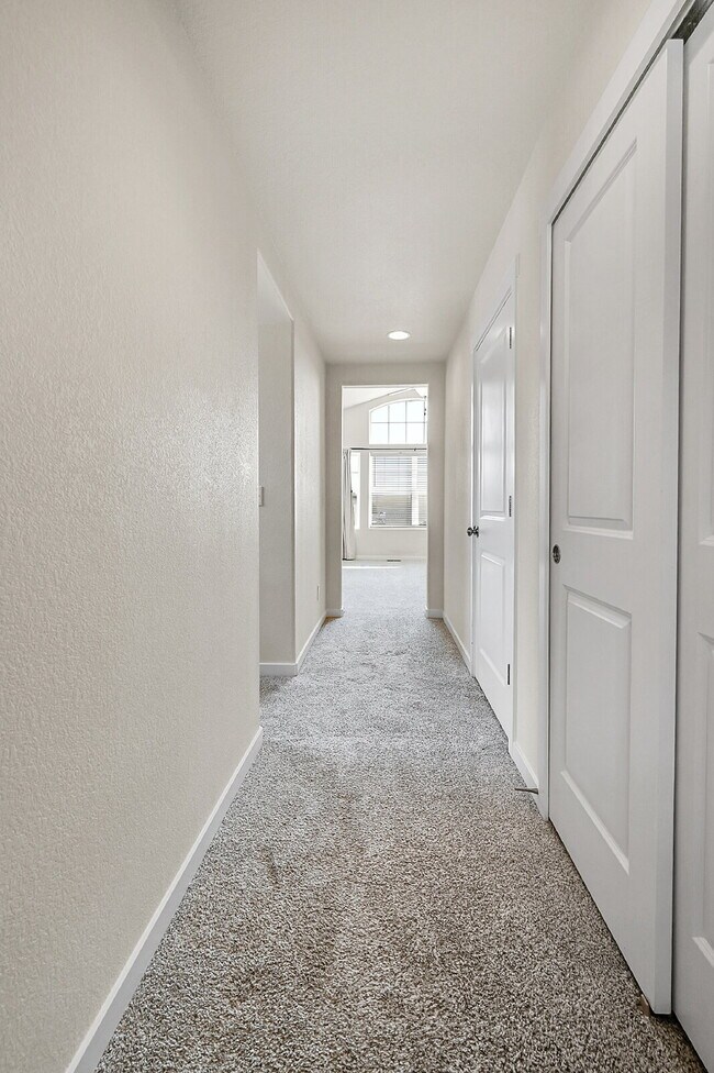 Building Photo - $2,550 - 3 Bed, 2.5 Bath Home in Co Spring...