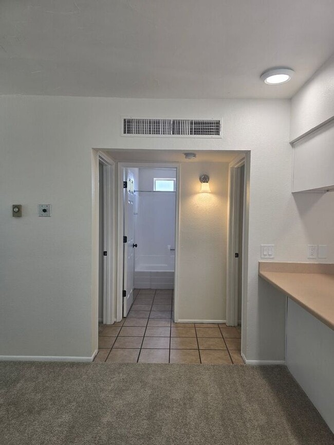 Building Photo - 1/2 MONTH FREE ON 12 MONTH LEASE AND MOVE ...