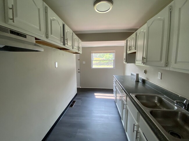 Building Photo - 10648 Spring Garden Dr
