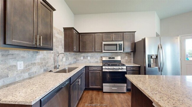 Building Photo - 803 Meadow Brook Dr