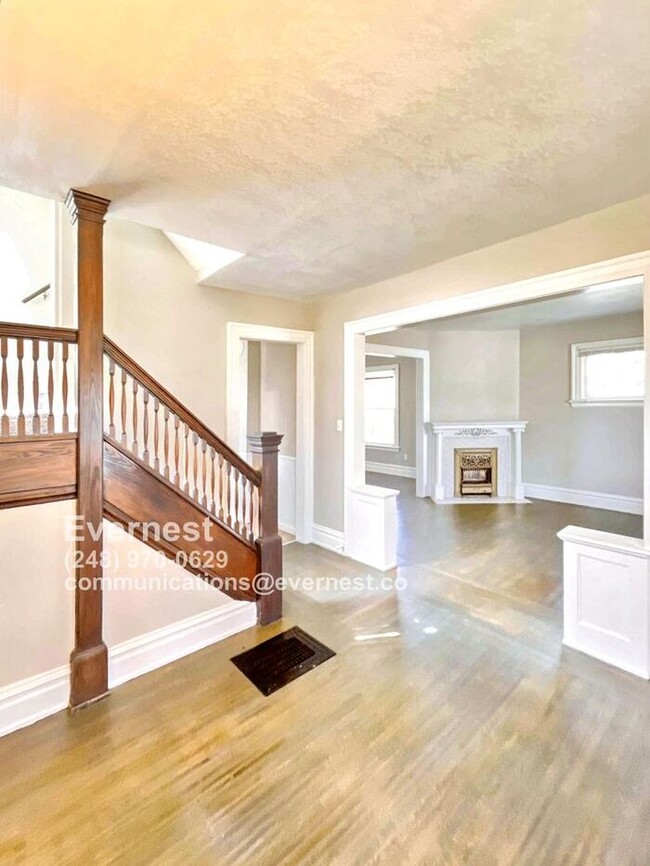 Building Photo - Charming 3-Bedroom Home Near St. Vincent’s...