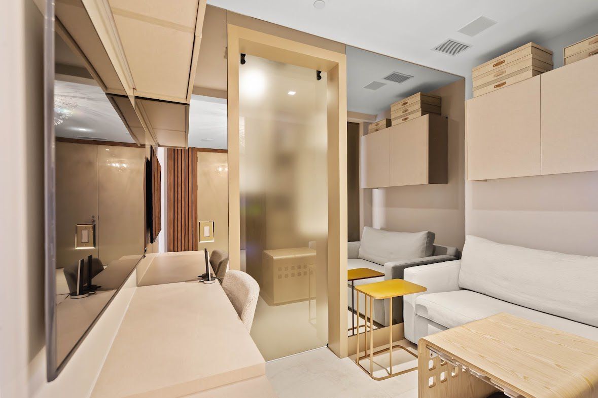 Building Photo - 18975 Collins Ave