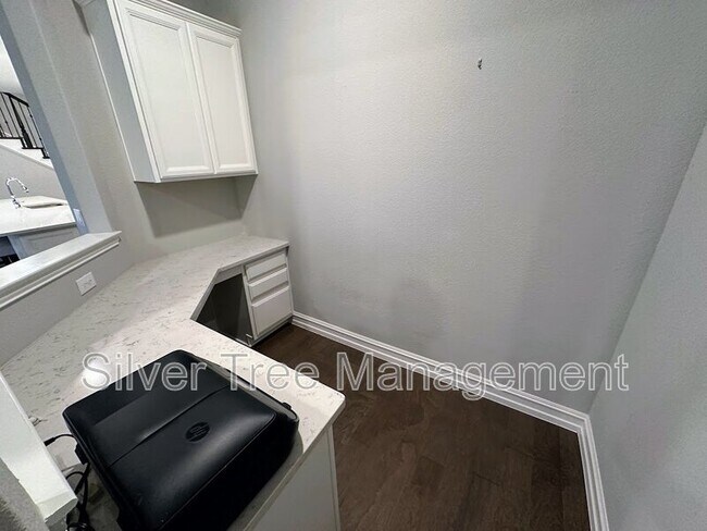 Building Photo - 1104 Pinnacle Ridge Rd