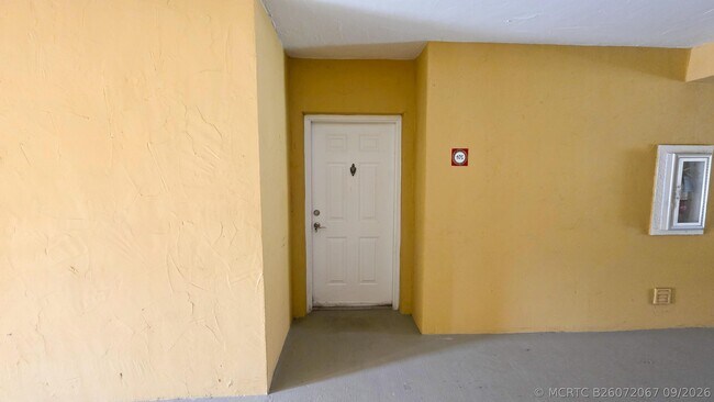 Building Photo - 5090 Fairways Cir