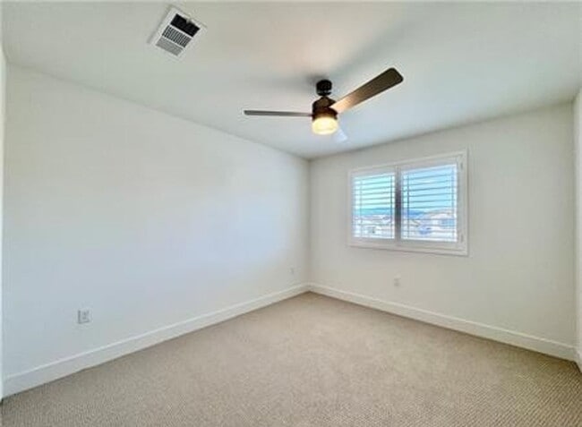 Building Photo - Stunning and Spacious 6BR 5BA Home w/ Solar Panels + Quartz Counter + Fenced Yard + 2 Car Garage ...