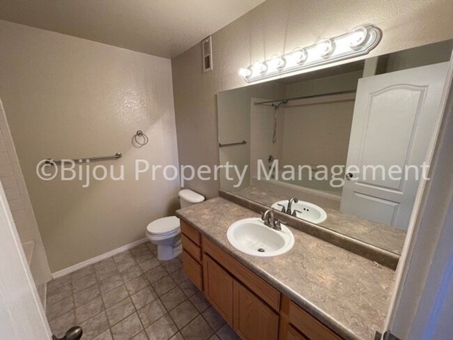 Building Photo - 6735 Delmonico Dr