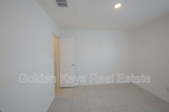 Building Photo - 2629 Turtle Dove Dr