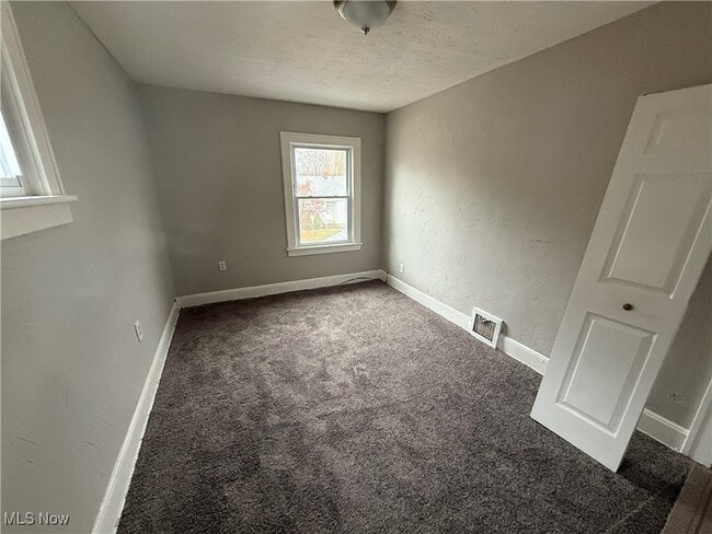 Building Photo - 19600 Pasnow Ave