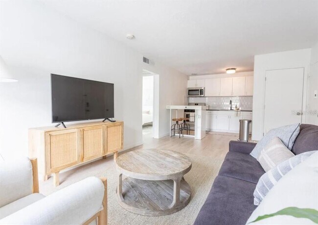 Building Photo - 1700 SW 16th Ct