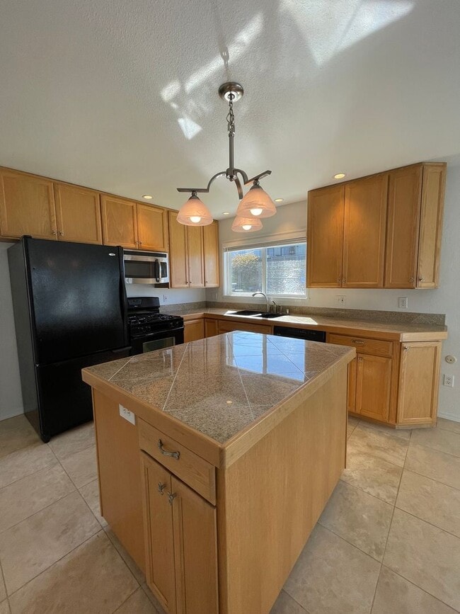 Building Photo - Three bedroom, one bath house in desirable...