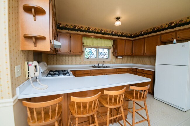 Building Photo - 3 bed 2 bath home in Valparaiso