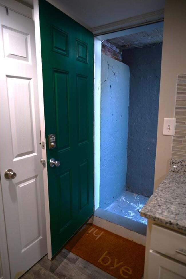 Building Photo - 1544 Oakridge Rd