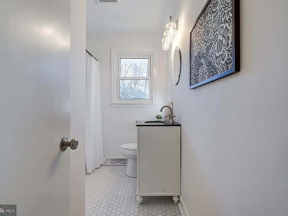 Building Photo - 302 Harris Rd