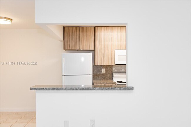 Building Photo - 1060 NE 78th St