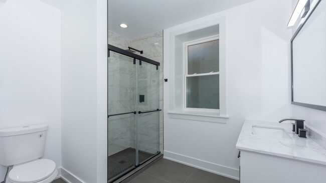 Building Photo - 2036 N Hoyne Ave